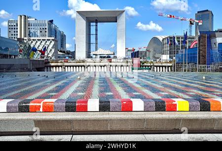 Fontaine monumentale, la Défense, Paris, France Banque D'Images