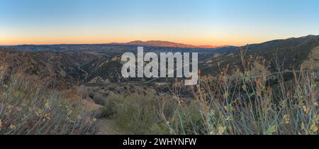 Panoramique, photo, Sommet, Highway 33, Californie, Sespe Condor Sanctuary, Agriculture Valley, coucher de soleil, montagne, vue sur la vallée Banque D'Images