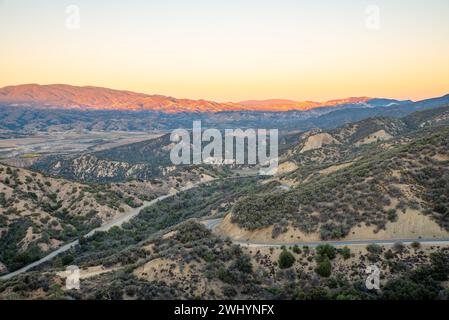 Panoramique, photo, Sommet, Highway 33, Californie, Sespe Condor Sanctuary, Agriculture Valley, coucher de soleil, montagne, vue sur la vallée Banque D'Images