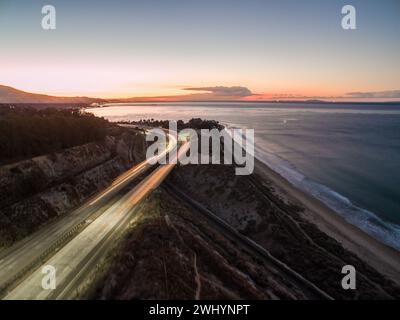 Aérien, Rincon Surf Spot, Californie du Sud, vagues parfaites, surf, coucher de soleil, vue sur l'océan, beauté côtière, Surf Break Banque D'Images