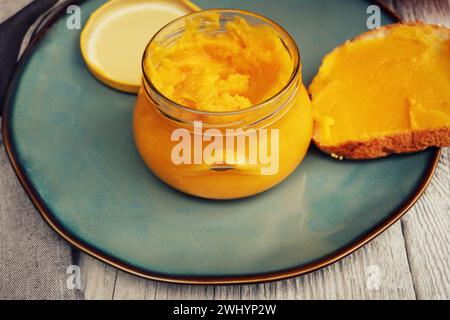 Beurre de citrouille fait maison composé de produits biologiques les citrouilles. Banque D'Images