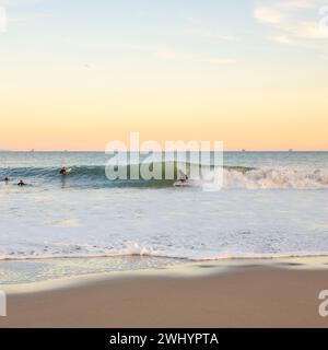 Surf, Sandspit, Santa Barbara Harbor, Surf, Sport, bodyboard, Perfect Wave, océan, eau, loisirs, loisirs Banque D'Images