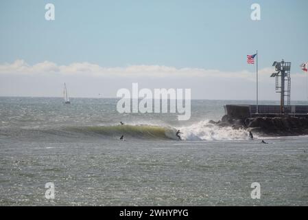 Surf, Sandspit, Santa Barbara Harbor, Surf, Sport, bodyboard, Perfect Wave, océan, eau, loisirs, loisirs, action Banque D'Images