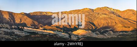 Sespe Wilderness, Ojai California, coucher de soleil panoramique, vues sur les montagnes, formation rocheuse Piedra Blanca, arrière-pays de Californie Banque D'Images