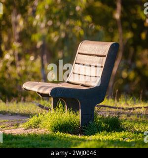 Solitaire, bancs de parc, solitude, vieillissement, lac Los Carneros, Goleta, Santa Barbara Banque D'Images