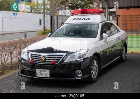 Yokohama, Japon. 11 février 2024. Une voiture de police vue à la boîte de police japonaise également connue sous le nom de 'Koban' à Kannai, Yokohama. (Photo de Stanislav Kogiku/SOPA images/Sipa USA) crédit : Sipa USA/Alamy Live News Banque D'Images