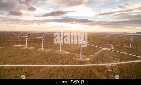 Moulins à vent, énergie durable, Mojave California, Drone Aerial Shots, énergie renouvelable, énergie propre, turbines éoliennes, pales de turbine Banque D'Images