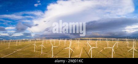 Moulins à vent, énergie durable, Mojave California, Drone Aerial Shots, énergie renouvelable, énergie propre, turbines éoliennes, pales de turbine Banque D'Images