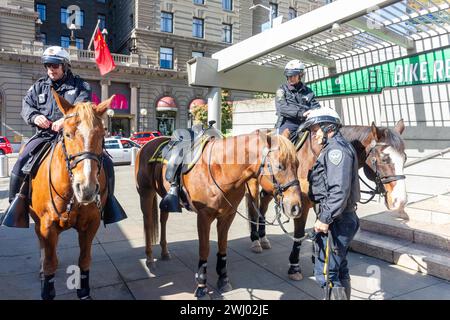 Police montée de San Francisco dans la rue, Powell Street, Union Square, San Francisco, Californie, États-Unis Banque D'Images