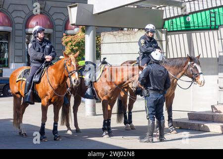 Police montée de San Francisco dans la rue, Powell Street, Union Square, San Francisco, Californie, États-Unis Banque D'Images