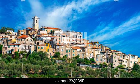 Le village de Torrazza dans la province d'Imperia Banque D'Images