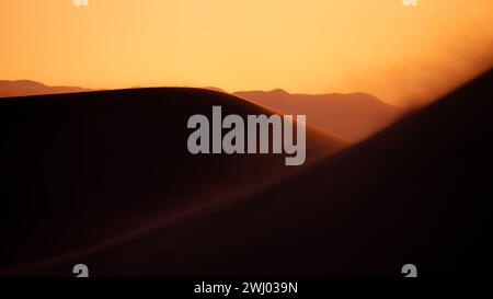 Dumont Sand Dunes, comté d'Inyo Californie, parc national de la Vallée de la mort, dunes de sable, coucher de soleil, contours des dunes de sable Banque D'Images