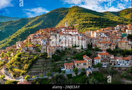 Vue aérienne d'Apricale dans la province d'Imperia Banque D'Images