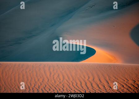 Dumont Sand Dunes, comté d'Inyo Californie, parc national de la Vallée de la mort, dunes de sable, coucher de soleil, contours des dunes de sable Banque D'Images