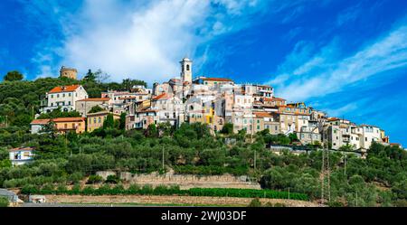 Le village de Torrazza dans la province d'Imperia Banque D'Images