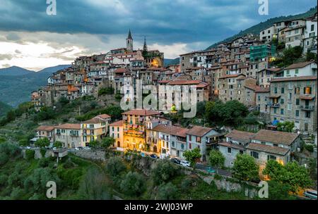 Vue aérienne d'Apricale dans la province d'Imperia Banque D'Images