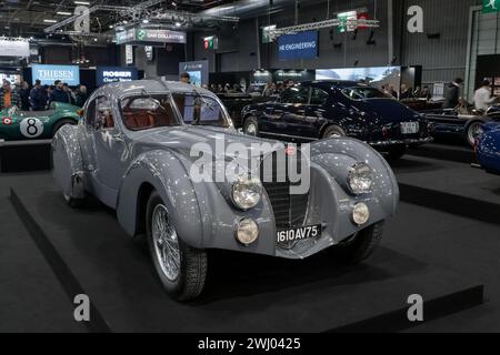 Paris, France - Rétromobile 2024. Focus sur une Bugatti type 57SC Atlantic 1936 grise. Châssis n° 57473. Banque D'Images