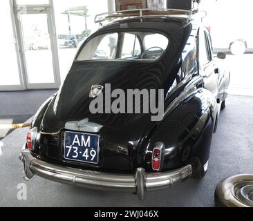 Itterbeck, Allemagne - Nov 1 2022 L'arrière d'une vieille Peugeot 203 C. noire la voiture date de 1955 Banque D'Images