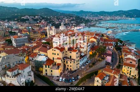 Vue aérienne de Porto Maurizio sur la Riviera italienne dans la province d'Imperia Banque D'Images