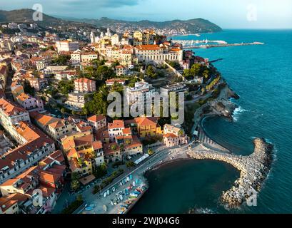 Vue aérienne de Porto Maurizio sur la Riviera italienne dans la province d'Imperia Banque D'Images