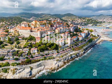 Vue aérienne de Porto Maurizio sur la Riviera italienne dans la province d'Imperia Banque D'Images