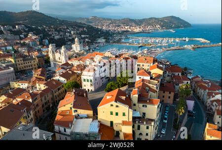 Vue aérienne de Porto Maurizio sur la Riviera italienne dans la province d'Imperia Banque D'Images