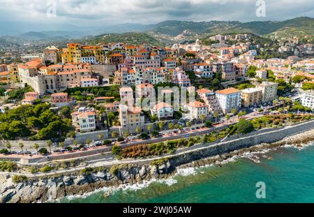 Vue aérienne de Porto Maurizio sur la Riviera italienne dans la province d'Imperia Banque D'Images