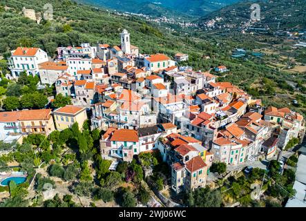Le village de Torrazza dans la province d'Imperia Banque D'Images