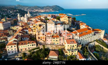 Vue aérienne de Porto Maurizio sur la Riviera italienne dans la province d'Imperia Banque D'Images