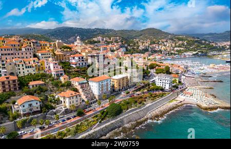 Vue aérienne de Porto Maurizio sur la Riviera italienne dans la province d'Imperia Banque D'Images