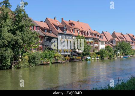 Bamberg, Regnitz rivage avec d'anciennes maisons de pêcheurs 'petite Venise', Allemagne Banque D'Images