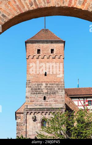 Vieille ville de Nuremberg, château impérial avec tour des héros Banque D'Images