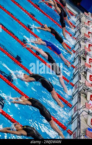 Départ de la natation 100m. Dos femmes lors des 21èmes Championnats du monde de natation à l'Aspire Dome à Doha (Qatar), le 12 février 2024. Crédit : Insidefoto di andrea staccioli/Alamy Live News Banque D'Images