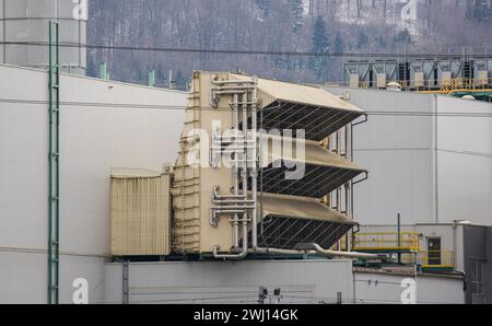 Die Gasturbinen-Testanlage von Ansaldo Energie Stand anfänglich als mögliches Notkraftwerk zur Diskussion. Jetzt baut der Bund ein neues Kraftwerk. (B Banque D'Images