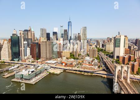 New York City skyline de Manhattan avec Brooklyn Bridge et World Trade Center vue aérienne du gratte-ciel aux États-Unis Banque D'Images