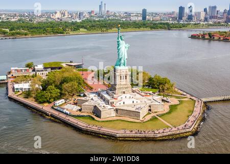 Vue aérienne de la Statue de la liberté de New York aux États-Unis Banque D'Images