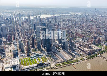 New York City skyline de Manhattan dans le quartier Hudson Yards vue aérienne aux États-Unis Banque D'Images