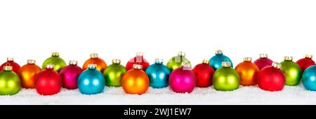 Noël avec boules de Noël colorées bannière avec texte espace libre décoration Copyspace recadrée devant un fond blanc Banque D'Images