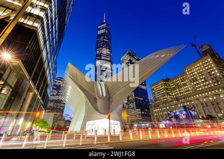 One World Trade Center WTC avec Oculus station architecture moderne par Santiago Calatrava à Manhattan New York, États-Unis Banque D'Images