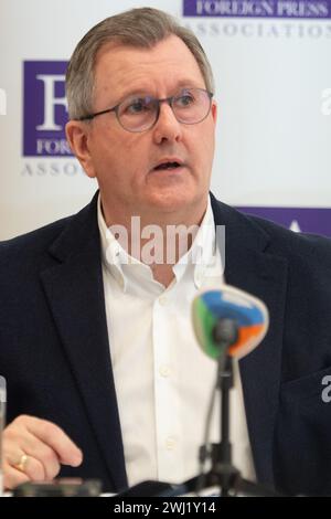 Londres, Royaume-Uni. 12 février 2024. Sir Jeffrey Donaldson - leader du Parti unioniste démocratique (DUP) prend la parole lors d'une conférence de presse organisée par l'Association de la presse étrangère à la Royal Over-Seas League. Crédit : Justin Ng/Alamy Live News. Banque D'Images