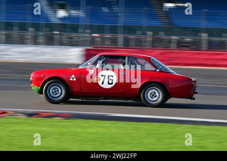 David Irwin, Alfa Romeo 2000 GTV, série trophée Gerry Marshall de DRHC, plus de 30 voitures sur la grille pour une course de quarante-cinq minutes et deux pilotes avec Banque D'Images