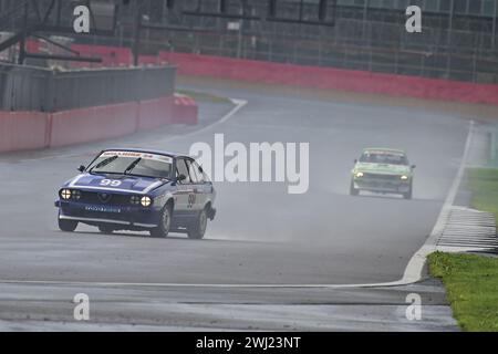 Jake Margulies, Alfa Romeo GTV6, série Trophée Gerry Marshall de DRHC, plus de 30 voitures sur la grille pour une course de quarante-cinq minutes à deux pilotes avec pré-1 Banque D'Images