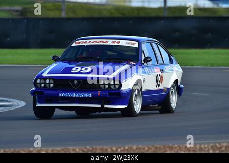 Jake Margulies, Alfa Romeo GTV6, série Trophée Gerry Marshall de DRHC, plus de 30 voitures sur la grille pour une course de quarante-cinq minutes à deux pilotes avec pré-1 Banque D'Images