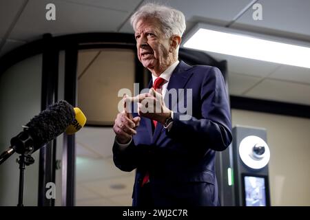 LA HAYE - L'informateur Ronald Plasterk s'adresse à la presse au moment de son départ après avoir présenté son rapport final. Dans le rapport, il explique comment il croit que la formation du Cabinet devrait se faire. ANP ROBIN VAN LONKHUIJSEN pays-bas OUT - belgique OUT Banque D'Images