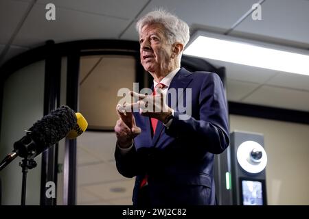 LA HAYE - L'informateur Ronald Plasterk s'adresse à la presse au moment de son départ après avoir présenté son rapport final. Dans le rapport, il explique comment il croit que la formation du Cabinet devrait se faire. ANP ROBIN VAN LONKHUIJSEN pays-bas OUT - belgique OUT Banque D'Images