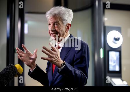 LA HAYE - L'informateur Ronald Plasterk s'adresse à la presse au moment de son départ après avoir présenté son rapport final. Dans le rapport, il explique comment il croit que la formation du Cabinet devrait se faire. ANP ROBIN VAN LONKHUIJSEN pays-bas OUT - belgique OUT Banque D'Images