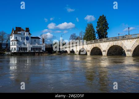 Pont Maidenhead, là où Thames Path croise, River Thames, Maidenhead, Berkshire, Angleterre, UK, GB. Banque D'Images