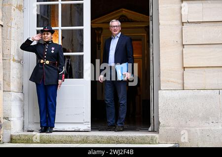 Bruno le Maire lors d'un « séminaire de travail » ministériel avec le premier ministre français à l'hôtel Matignon le 10 février 2024 à Paris, France. Banque D'Images