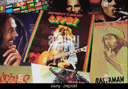 Viersen, Allemagne - 9 janvier. 2024 : gros plan de Bob Marley et de la collection de pochettes de l'album vinyle de wailers Reggae Music Banque D'Images