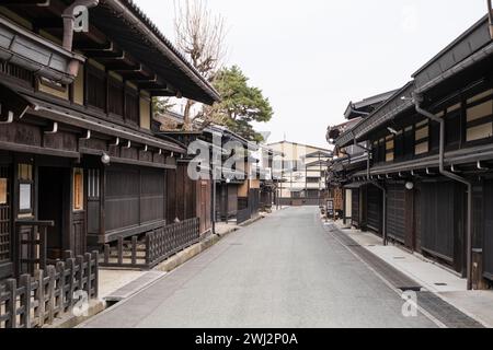 Scène de rue vide à Takayama, préfecture de Gifu, Japon. Banque D'Images